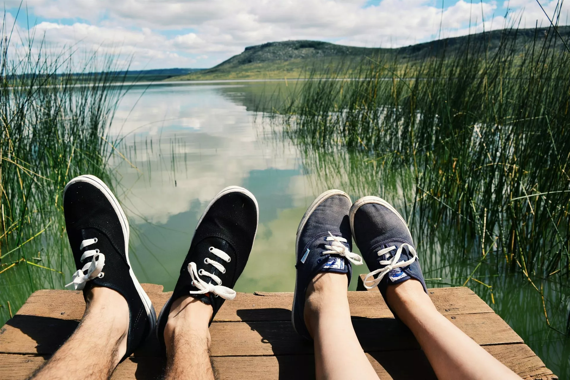 Un paio di scarpe casual ti accompagnano alle estremità della terra